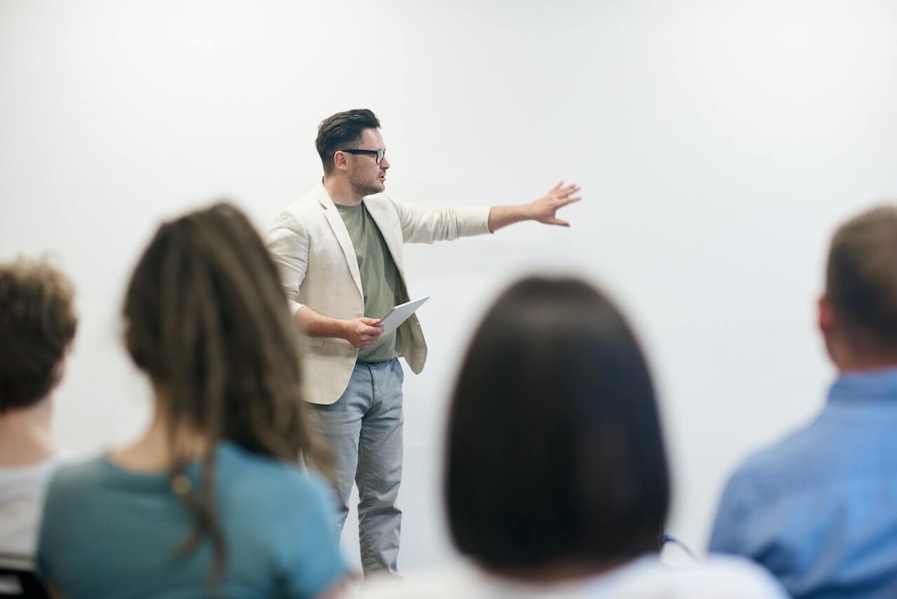 read more about the article 建立高效內部講師管理制度，啟動講師階段升級！【國際人資】